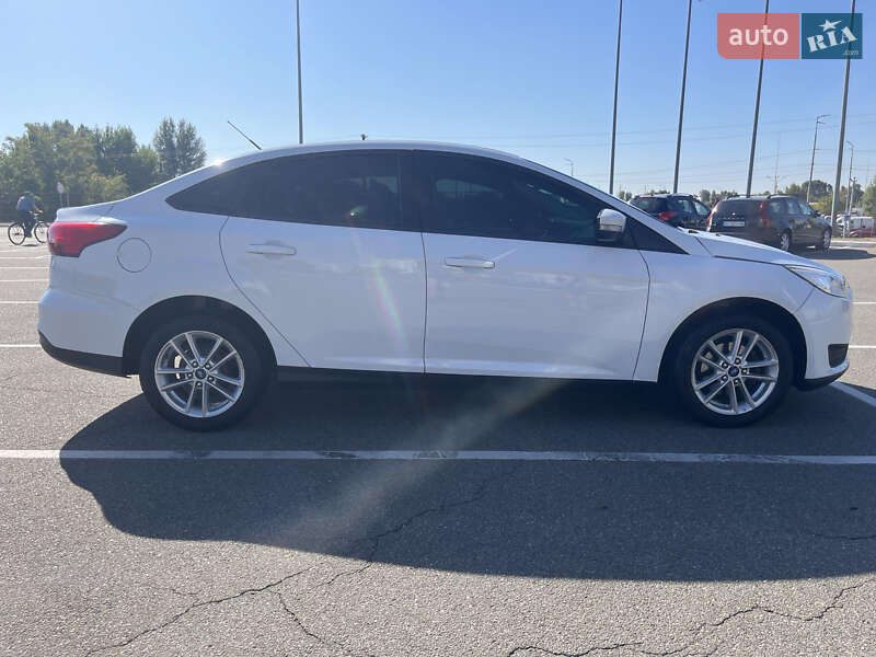 Седан Ford Focus 2015 в Киеве фото 3 Седан Ford Focus 2015 в Киеве