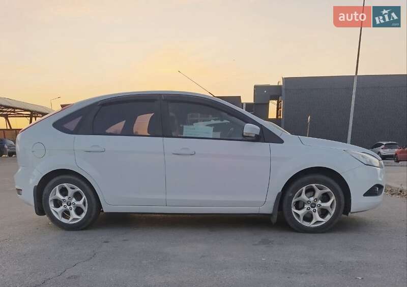 Хэтчбек Ford Focus 2011 в Днепре фото Хэтчбек Ford Focus 2011 в Днепре