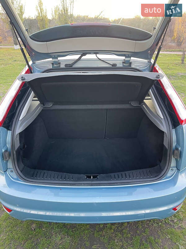 Хетчбек Ford Focus 2009 в Кам'янському