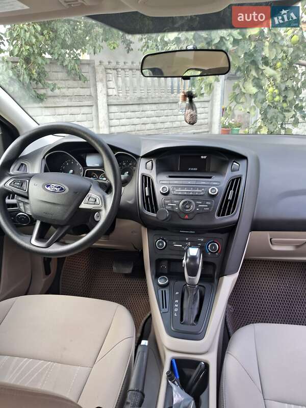 Седан Ford Focus 2015 в Краснокутске фото 3 Седан Ford Focus 2015 в Краснокутске