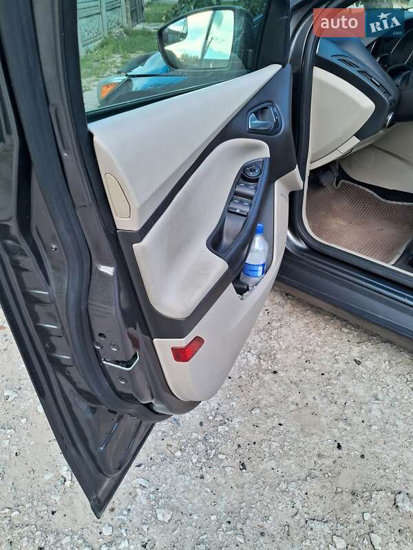 Седан Ford Focus 2015 в Краснокутске фото 5 Седан Ford Focus 2015 в Краснокутске