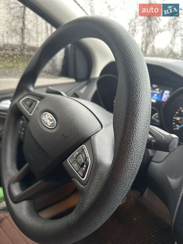 Седан Ford Focus 2015 в Тульчине