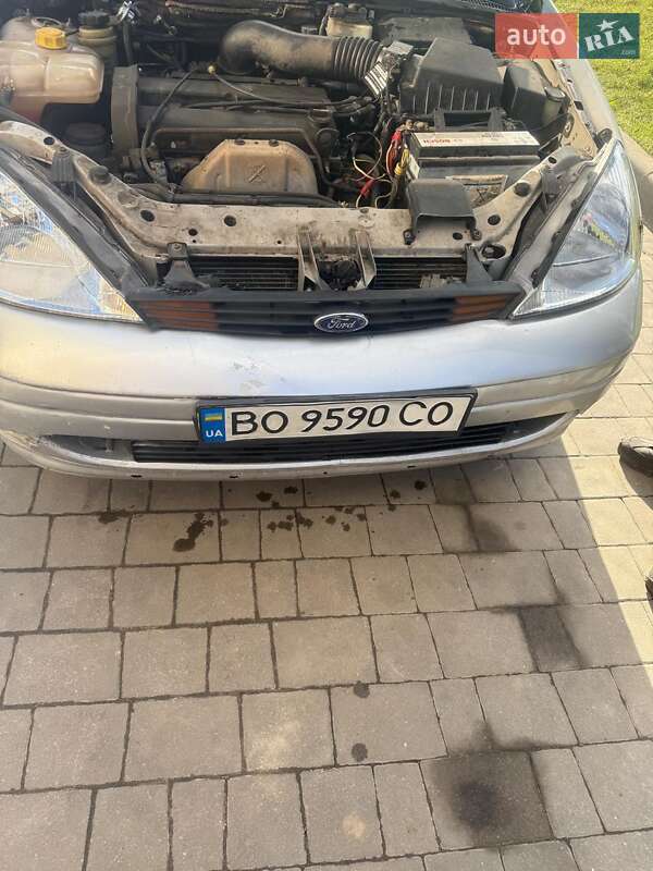 Хэтчбек Ford Focus 2001 в Дубно