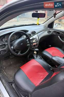 Хэтчбек Ford Focus 2001 в Дубно