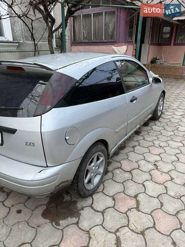 Хэтчбек Ford Focus 2001 в Дубно