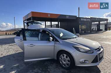 Хетчбек Ford Focus 2012 в Золочеві
