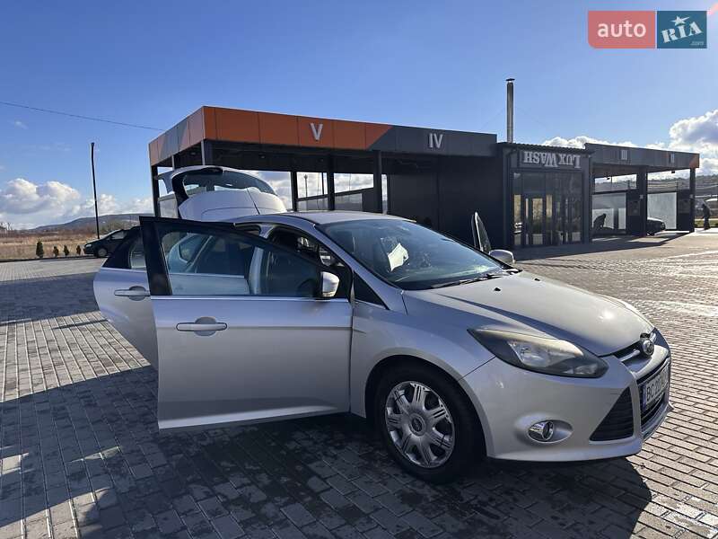 Хэтчбек Ford Focus 2012 в Золочеве фото 3 Хэтчбек Ford Focus 2012 в Золочеве