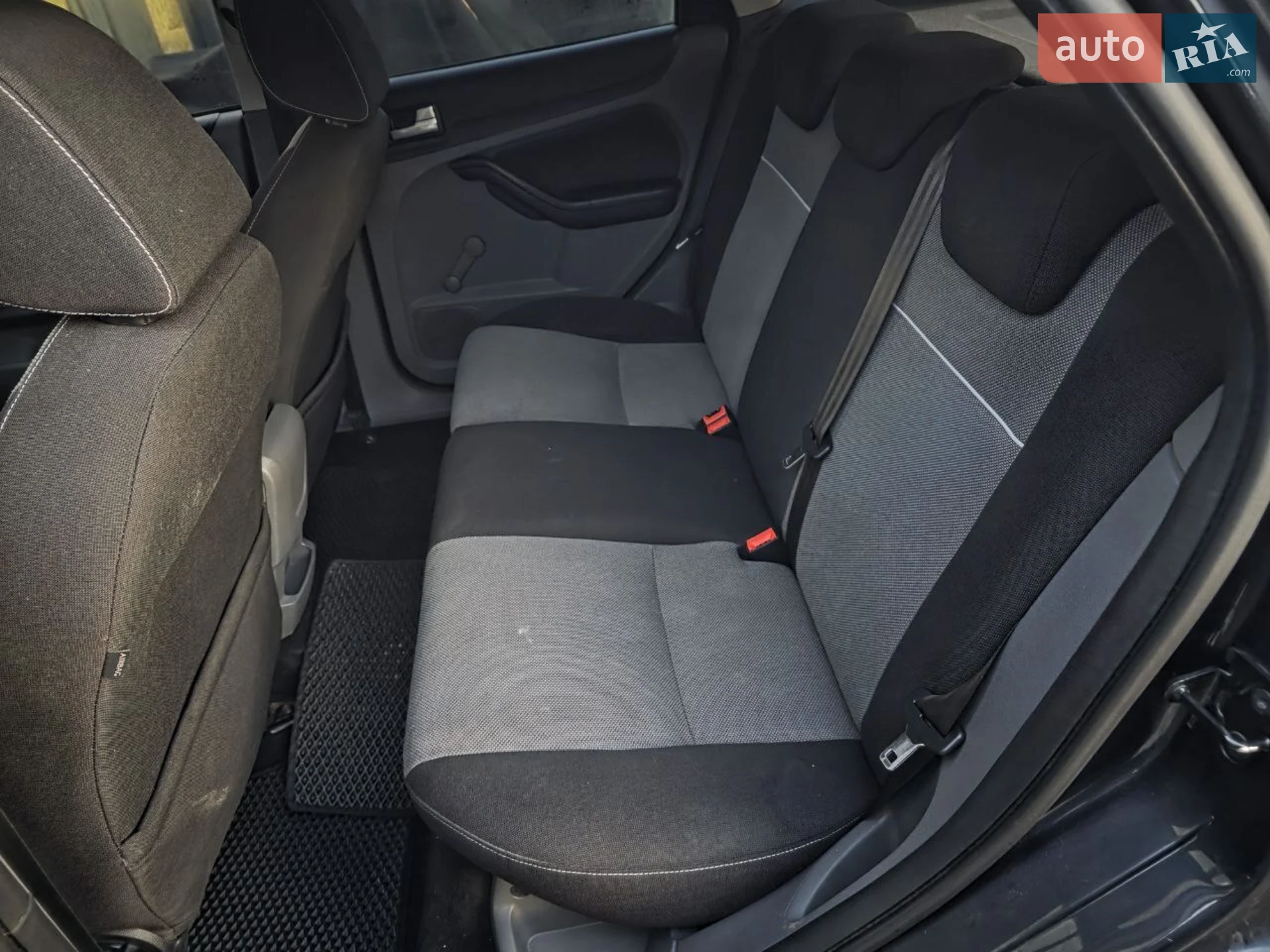 2010 Ford Focus - мініатюра 26