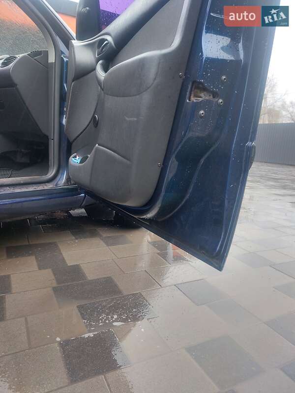 Хэтчбек Ford Focus 2003 в Павлограде