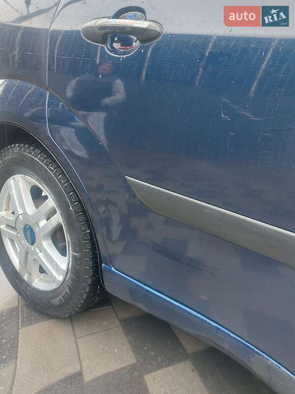 Хэтчбек Ford Focus 2003 в Павлограде