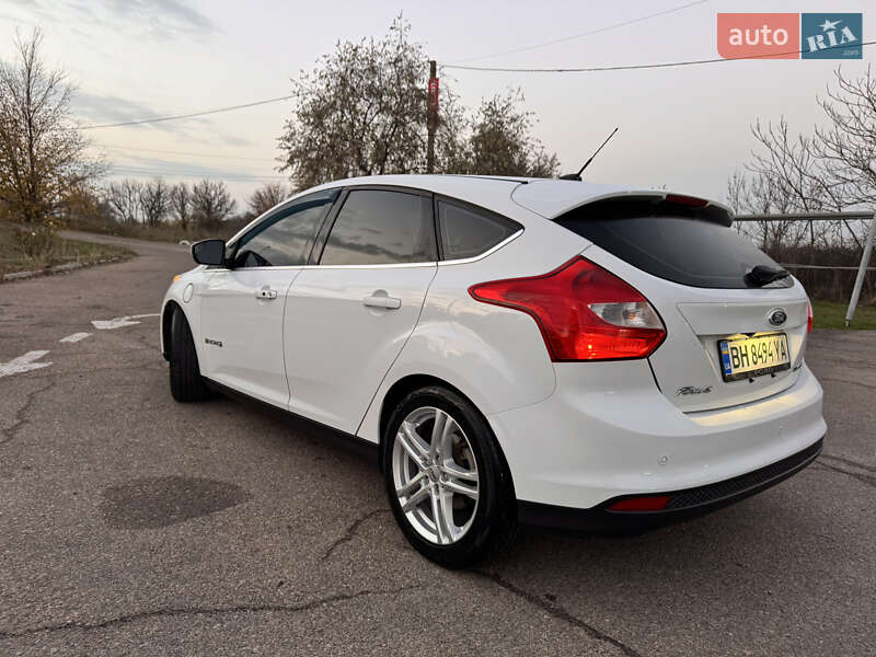 Хетчбек Ford Focus 2012 в Южному фото 2 Хетчбек Ford Focus 2012 в Южному