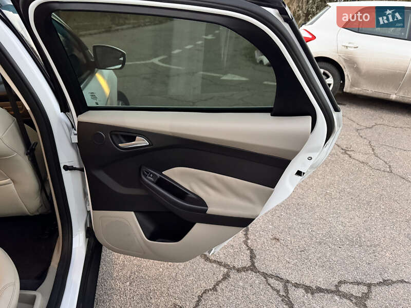 Хетчбек Ford Focus 2012 в Южному фото 24 Хетчбек Ford Focus 2012 в Южному