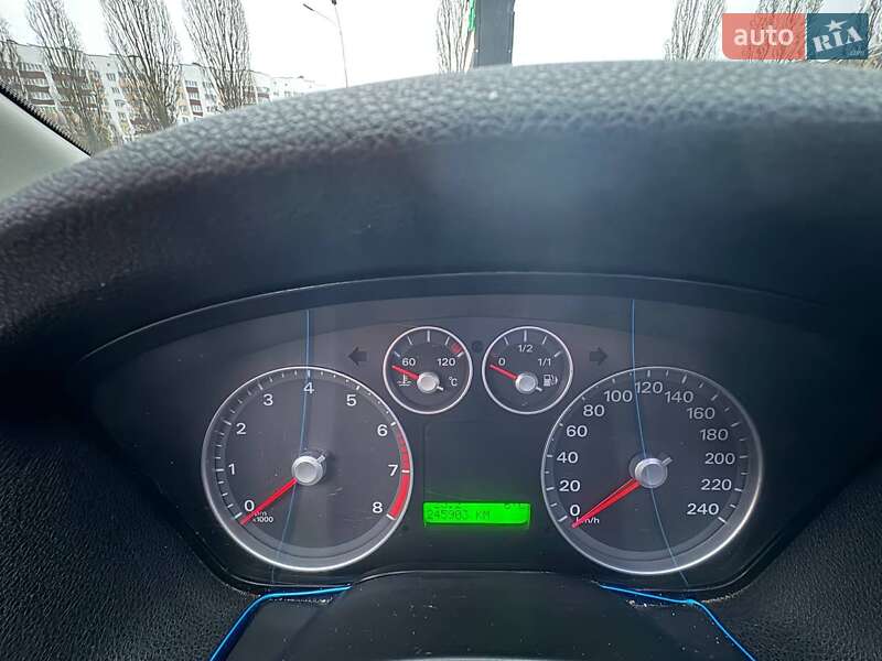 Хэтчбек Ford Focus 2006 в Вишневом фото 12 Хэтчбек Ford Focus 2006 в Вишневом