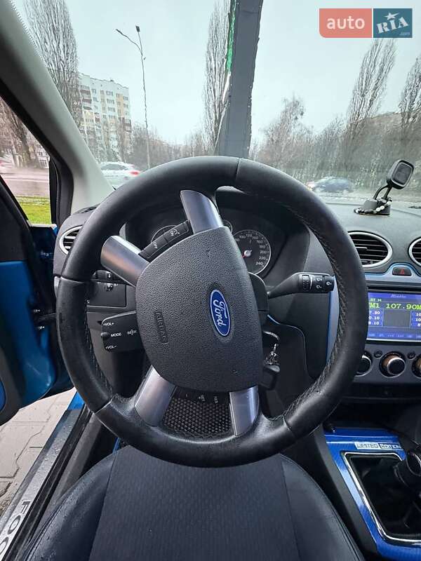 Хэтчбек Ford Focus 2006 в Вишневом фото 20 Хэтчбек Ford Focus 2006 в Вишневом