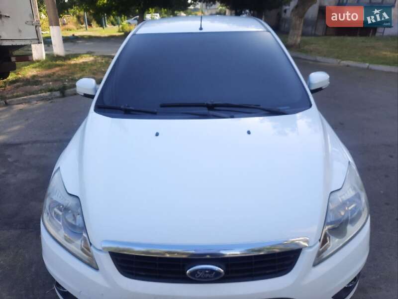 Хэтчбек Ford Focus 2010 в Запорожье