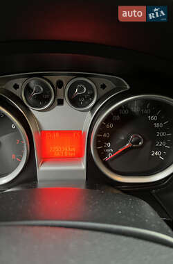 Хэтчбек Ford Focus 2008 в Киеве