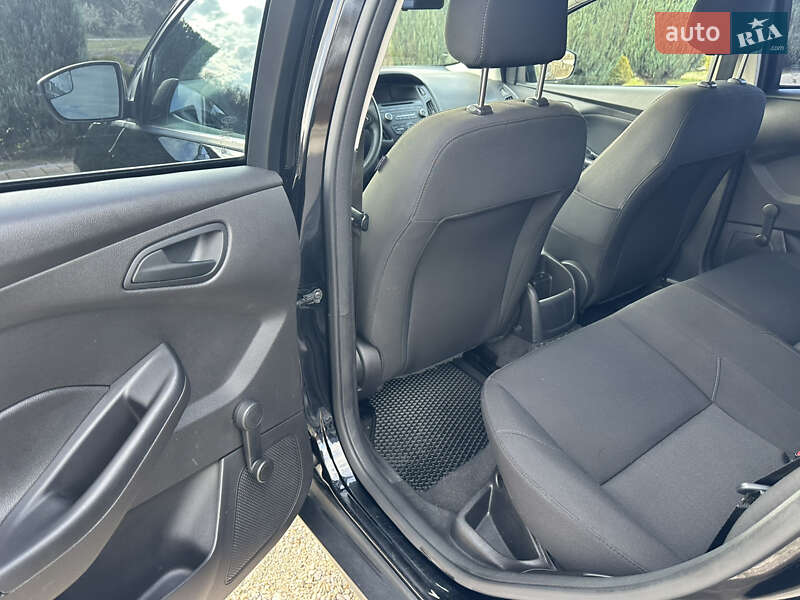Седан Ford Focus 2016 в Дніпрі