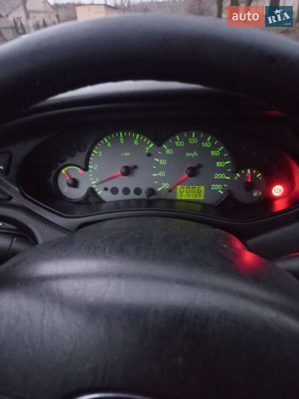 Хэтчбек Ford Focus 2003 в Горохове