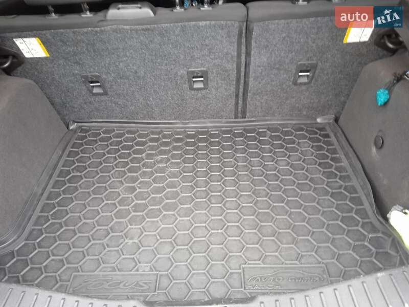 Хэтчбек Ford Focus 2015 в Львове фото 24 Хэтчбек Ford Focus 2015 в Львове