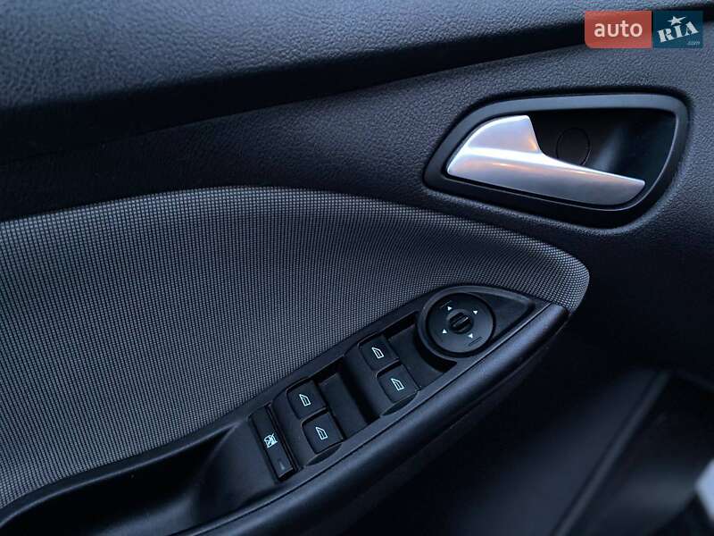 Хэтчбек Ford Focus 2013 в Киеве