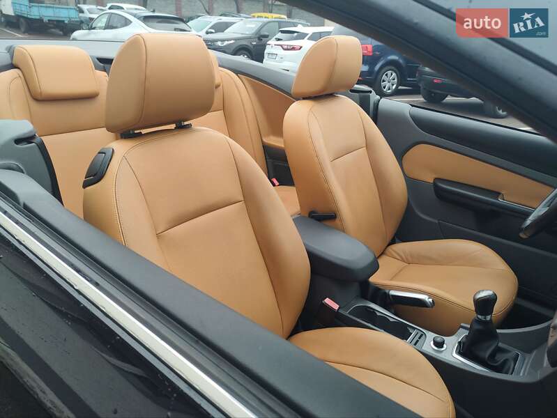 Кабриолет Ford Focus 2011 в Ровно