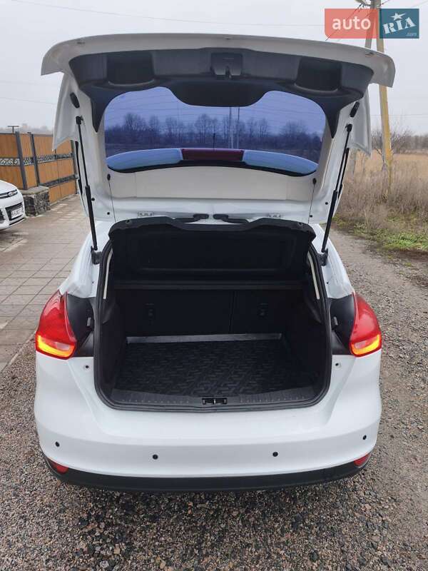 Хэтчбек Ford Focus 2016 в Геронимовка