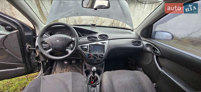 Седан Ford Focus 2002 в Старых Петровцах