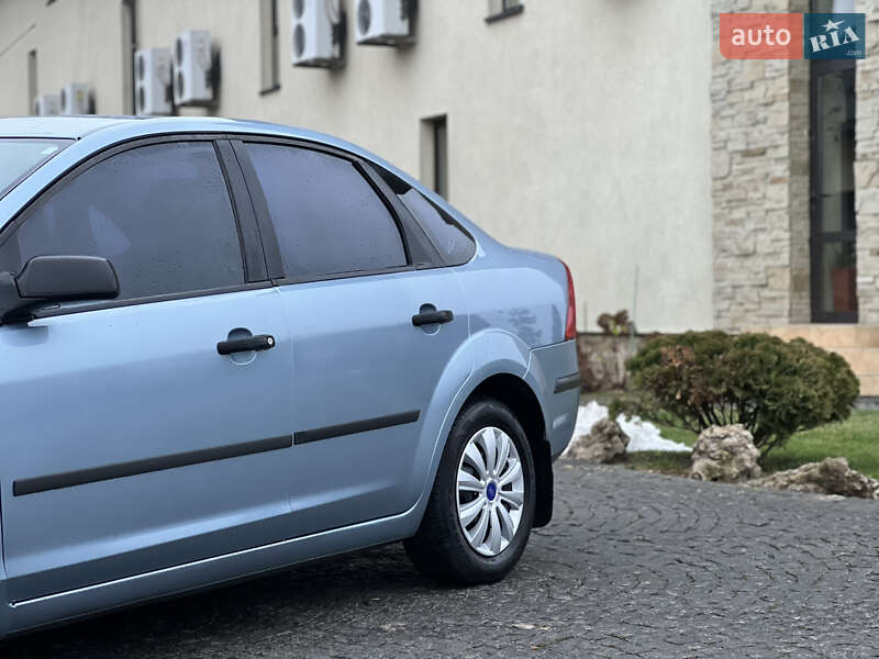 Седан Ford Focus 2006 в Жовкві