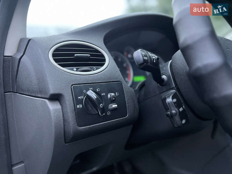 Седан Ford Focus 2006 в Жовкві