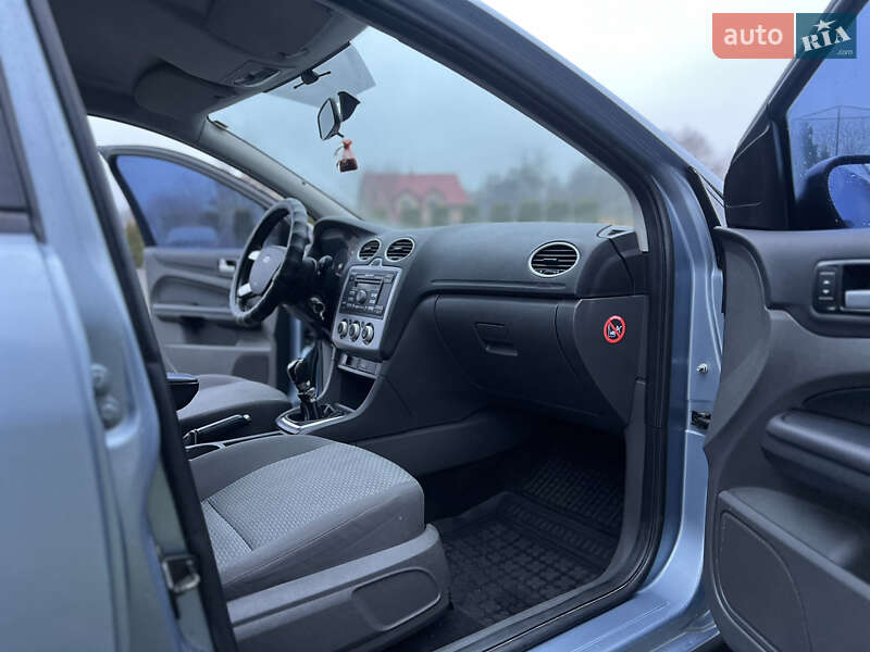 Седан Ford Focus 2006 в Жовкві