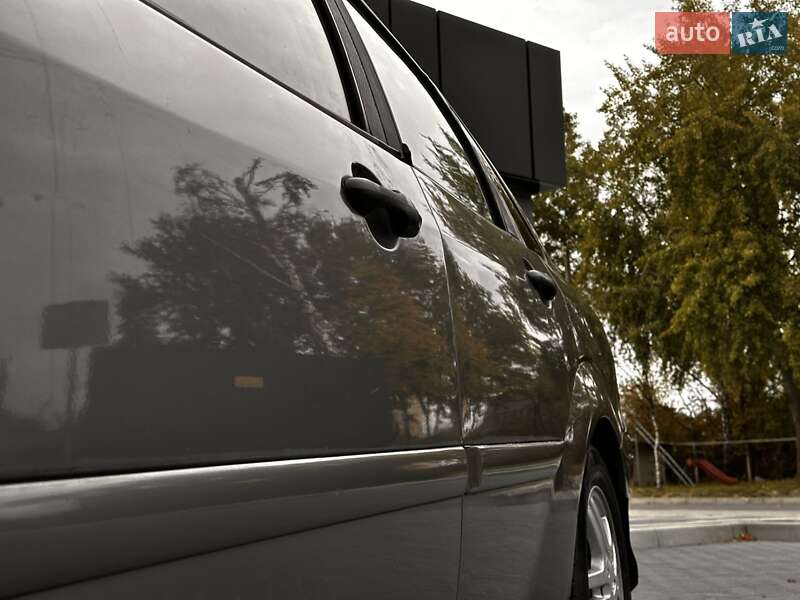 Седан Ford Focus 2003 в Луцке