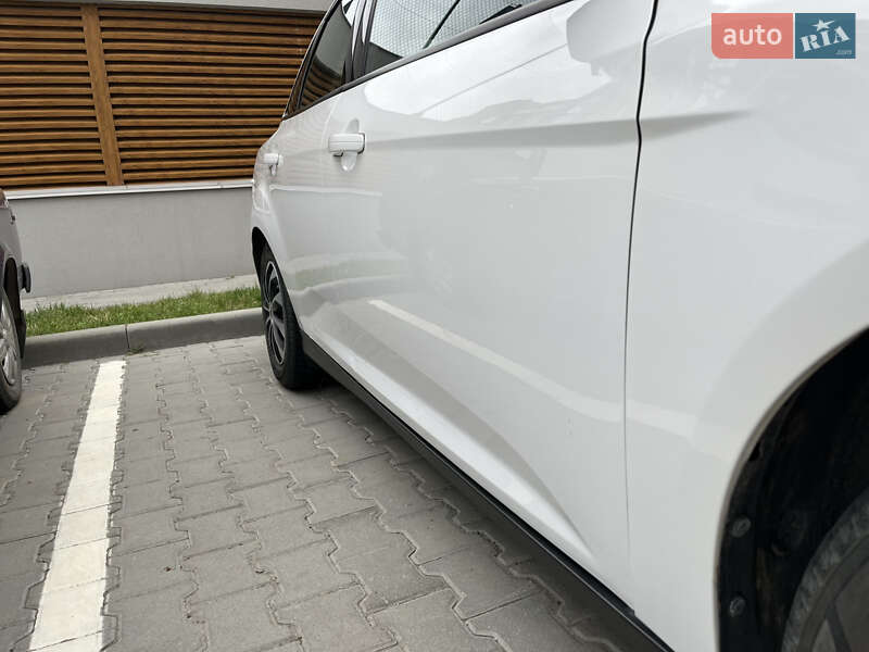 Седан Ford Focus 2015 в Хмельницком фото 5 Седан Ford Focus 2015 в Хмельницком