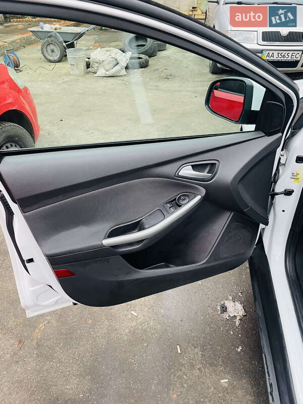 Хэтчбек Ford Focus 2012 в Киеве фото 14 Хэтчбек Ford Focus 2012 в Киеве