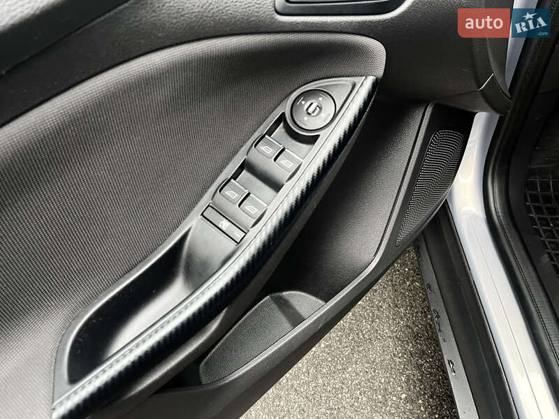 Хэтчбек Ford Focus 2014 в Чернигове