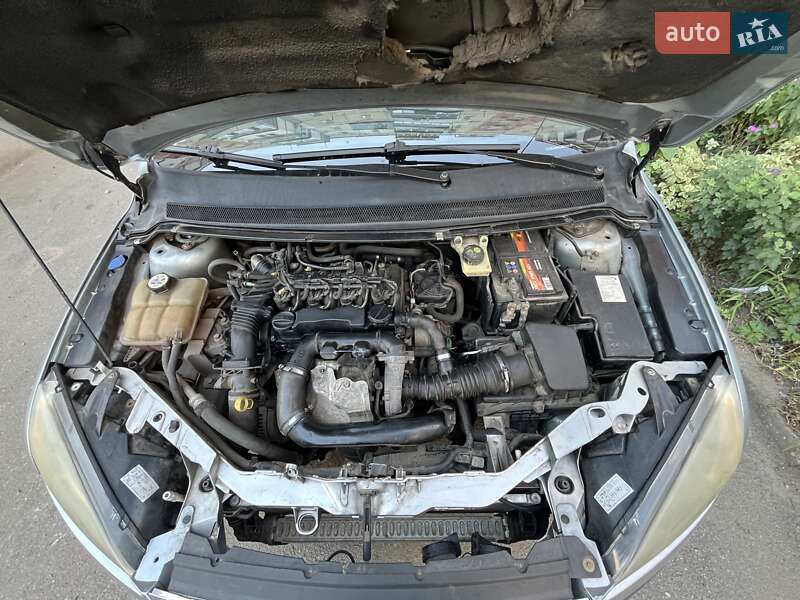 Хэтчбек Ford Focus 2004 в Кропивницком