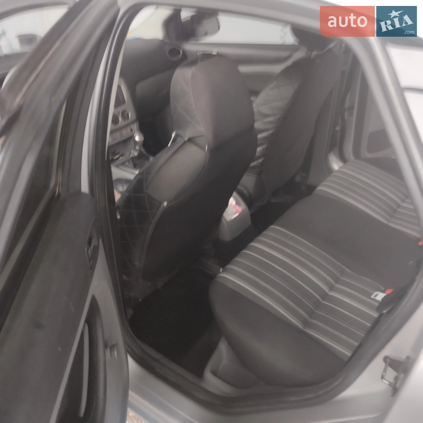 2010 Ford Focus - мініатюра 2