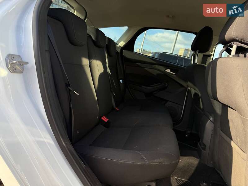 Хэтчбек Ford Focus 2015 в Киеве фото 11 Хэтчбек Ford Focus 2015 в Киеве
