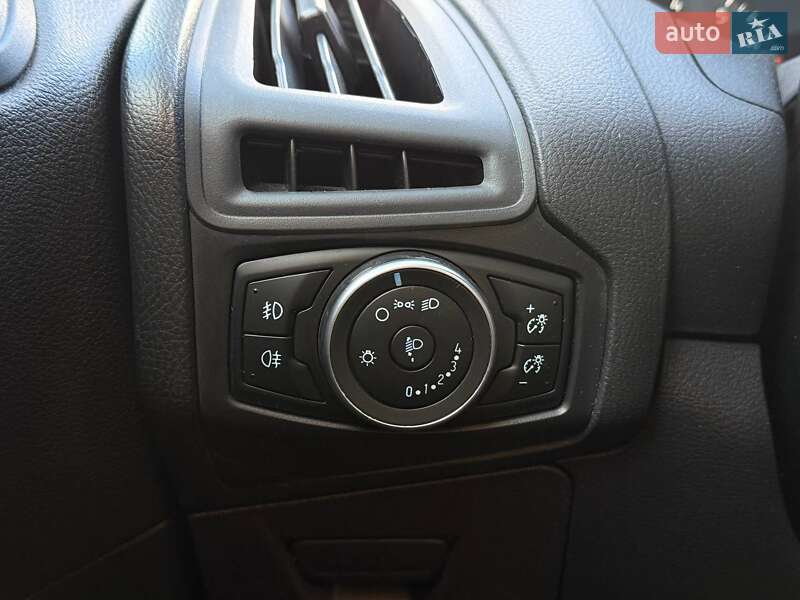 Хэтчбек Ford Focus 2015 в Киеве фото 20 Хэтчбек Ford Focus 2015 в Киеве