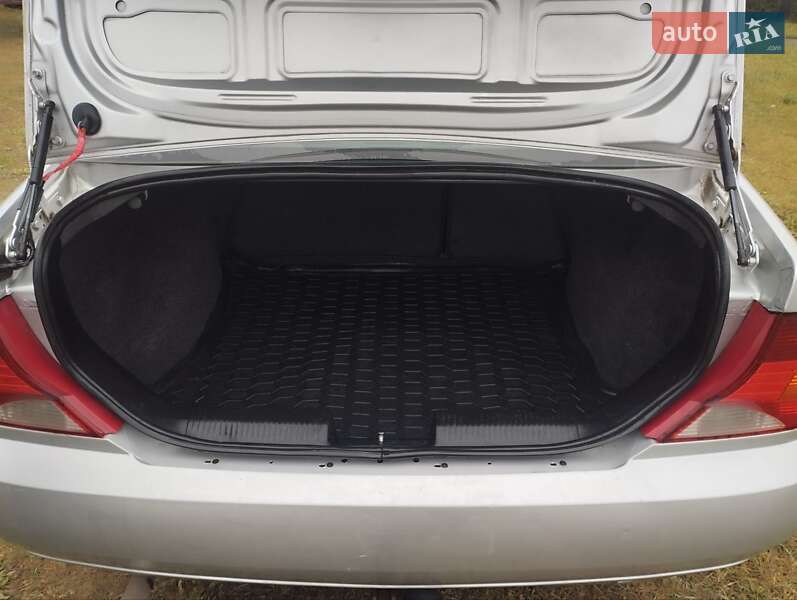 Хэтчбек Ford Focus 2000 в Ратным
