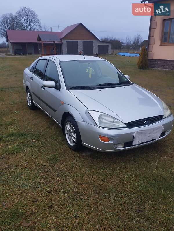 Хетчбек Ford Focus 2000 в Ратному