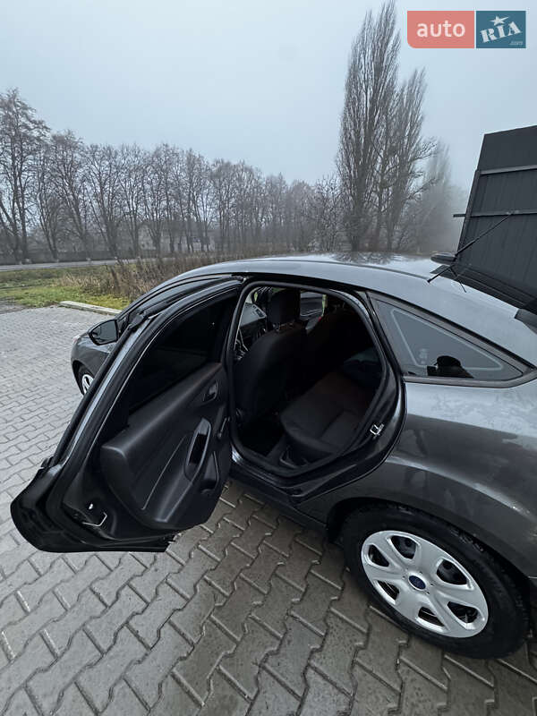 Седан Ford Focus 2014 в Вишневом