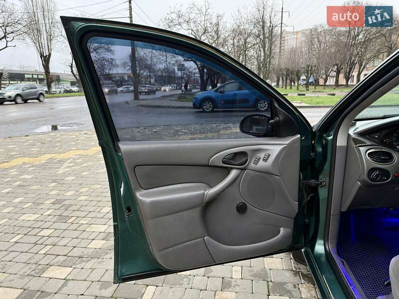 Седан Ford Focus 2001 в Одессе