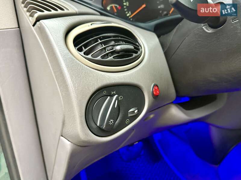 Седан Ford Focus 2001 в Одессе