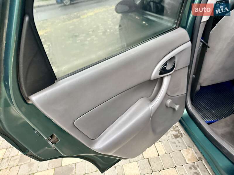 Седан Ford Focus 2001 в Одессе