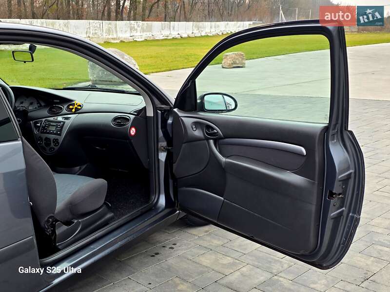 Хэтчбек Ford Focus 2002 в Луцке