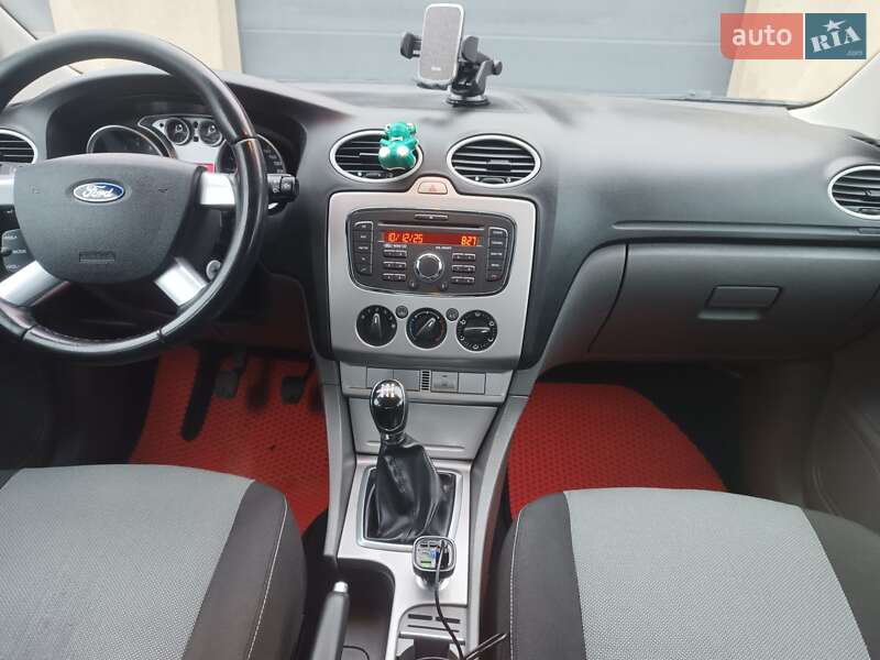 Седан Ford Focus 2010 в Сторожинці