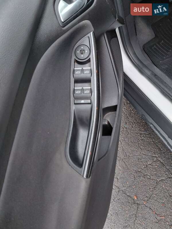 Хэтчбек Ford Focus 2015 в Новоархангельске фото 17 Хэтчбек Ford Focus 2015 в Новоархангельске