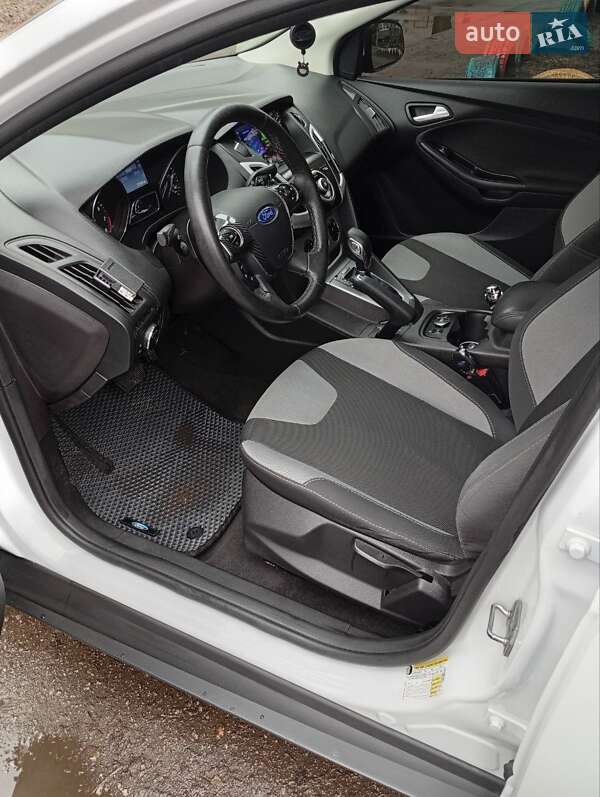 Седан Ford Focus 2014 в Лозовой