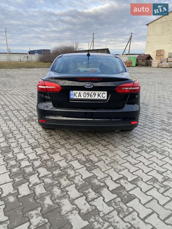 Седан Ford Focus 2015 в Сарнах