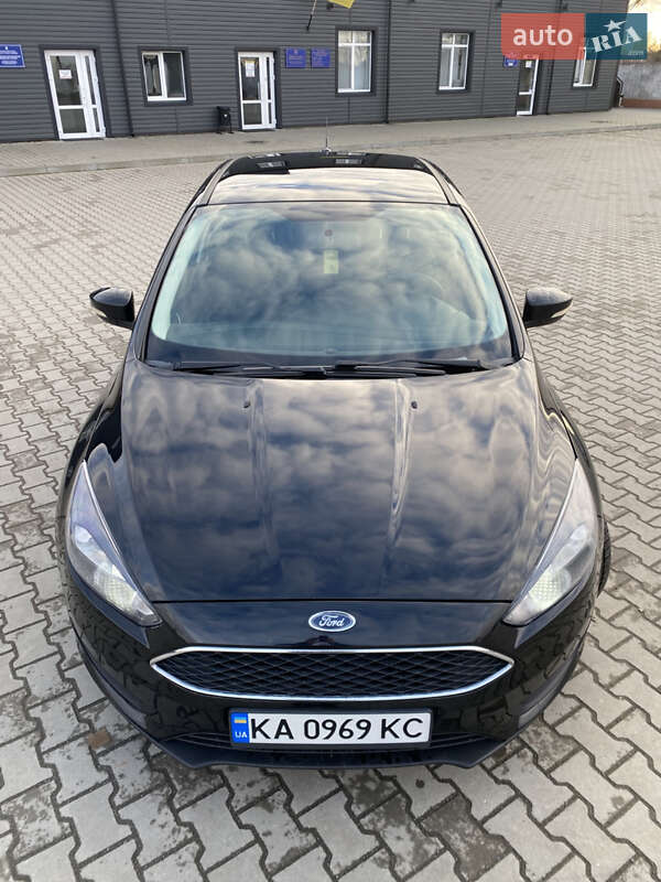 Седан Ford Focus 2015 в Сарнах